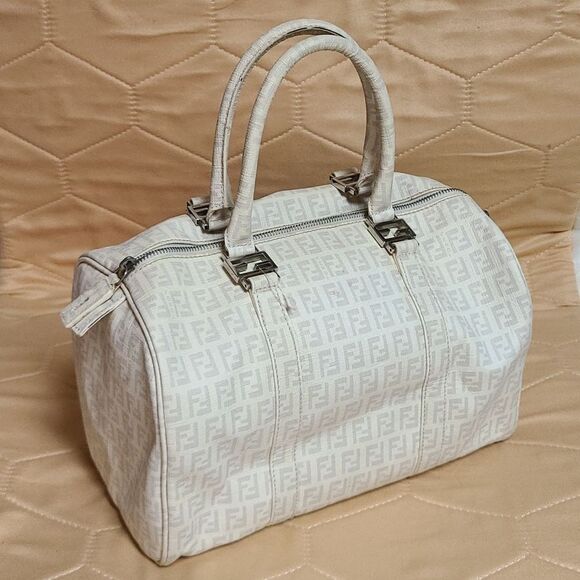 💯 Authentic Fendi Handbag 🍀 - Picture 17 of 17